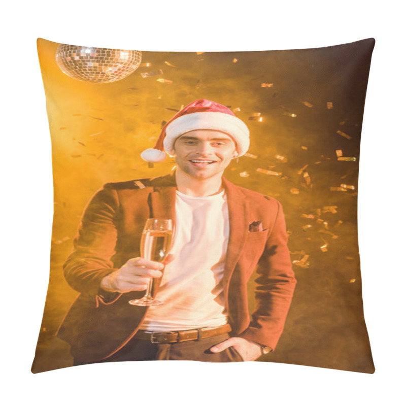 Personality  Smiling Young Man With Champagne Celebrating Christmas With Falling Confetti Pillow Covers