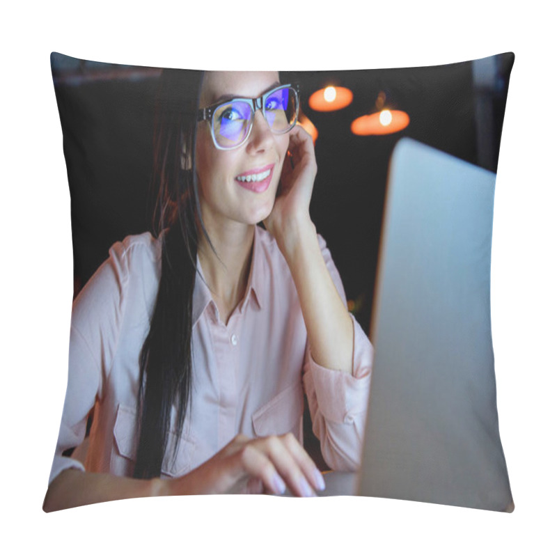 Personality  Businesswoman Working On Laptop And Looking At Camera Pillow Covers