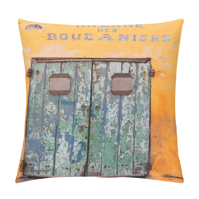 Personality  Closed Door Of Taverne Des Boucaniers. Goree-Senegal. 1727 Pillow Covers