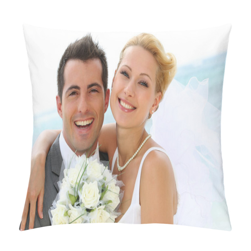 Personality  Cheerful Married Couple Standing On The Beach Pillow Covers