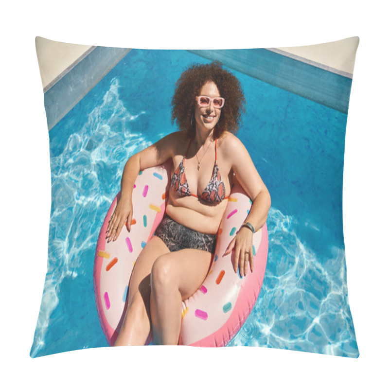 Personality  A Woman With Curly Hair Relaxes In A Pool On A Donut-shaped Float, Enjoying The Summer Sun. Pillow Covers