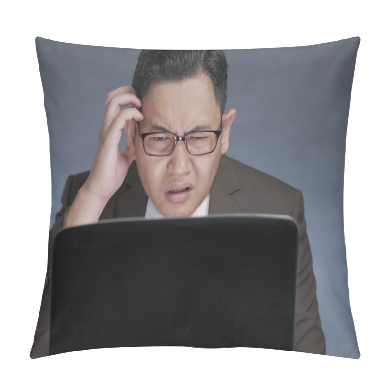 Personality  Man Confused When Looking At His Laptop Pillow Covers