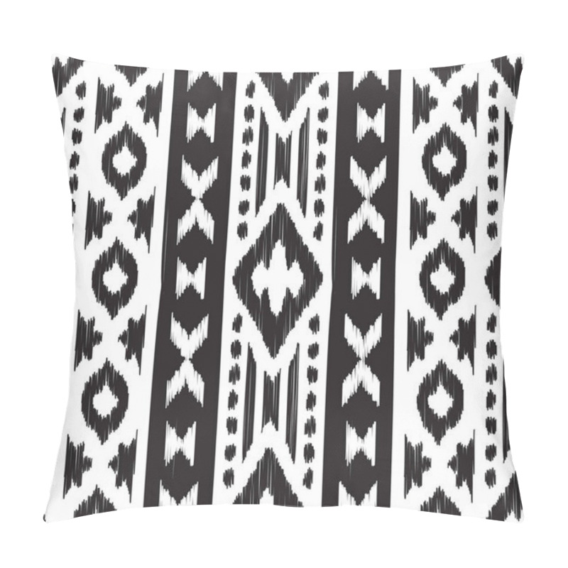 Personality  Navajo Seamless Pattern. Pillow Covers