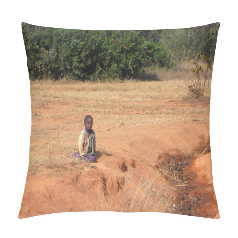 Personality  Smile For Africa 352 - Moments Of Everyday Life Of African Child Pillow Covers