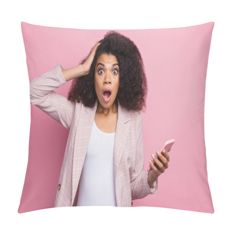 Personality  Photo Of Crazy Shocked Dark Skin Lady Hold Telephone Read Negative Blog Post Comments Open Mouth Hand On Head Formalwear Checkered Blazer Isolated Pastel Color Background Pillow Covers