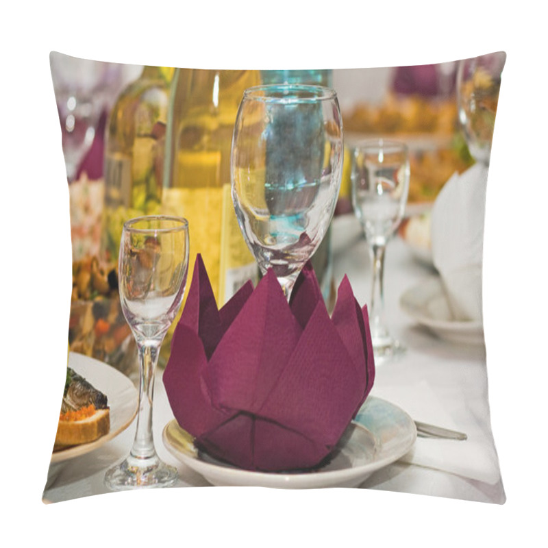 Personality  Catering Table Set Service With Silverware Pillow Covers