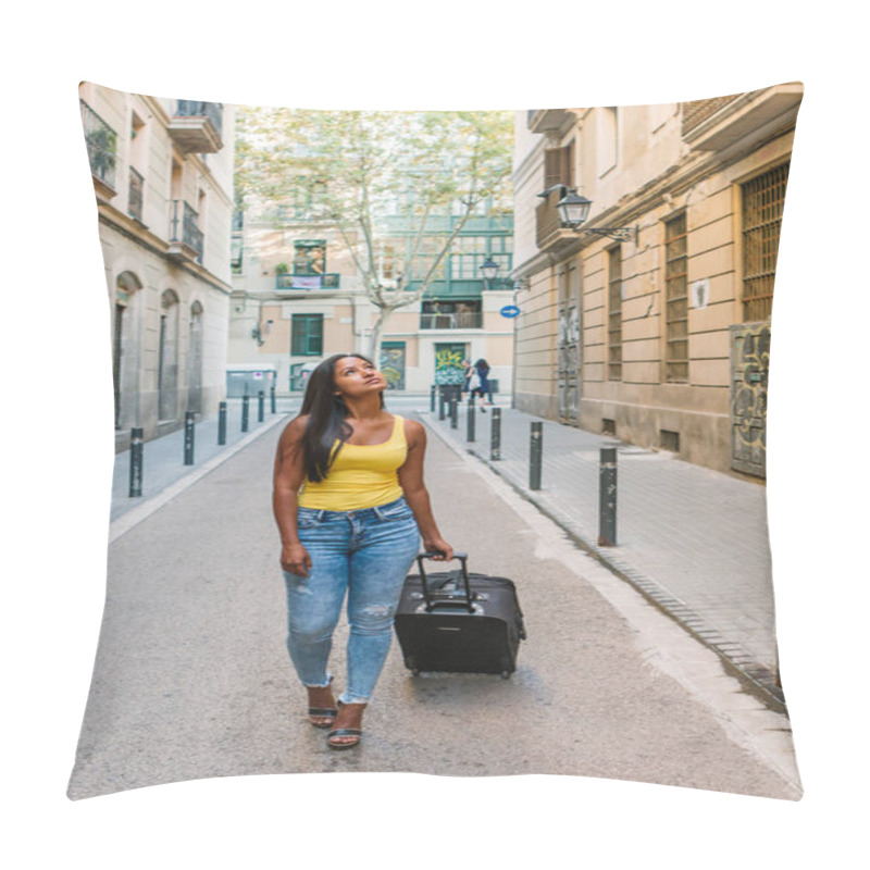 Personality  Latin Tourist Girl With Travel Suitcase Is Walking On The Street And Looking For Accommodation Pillow Covers