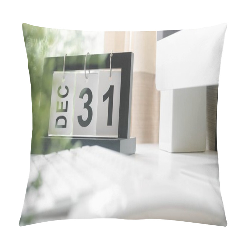 Personality  Minimal Flip Calendar On The Table , DEC 31 , Last Day Of Year  Pillow Covers