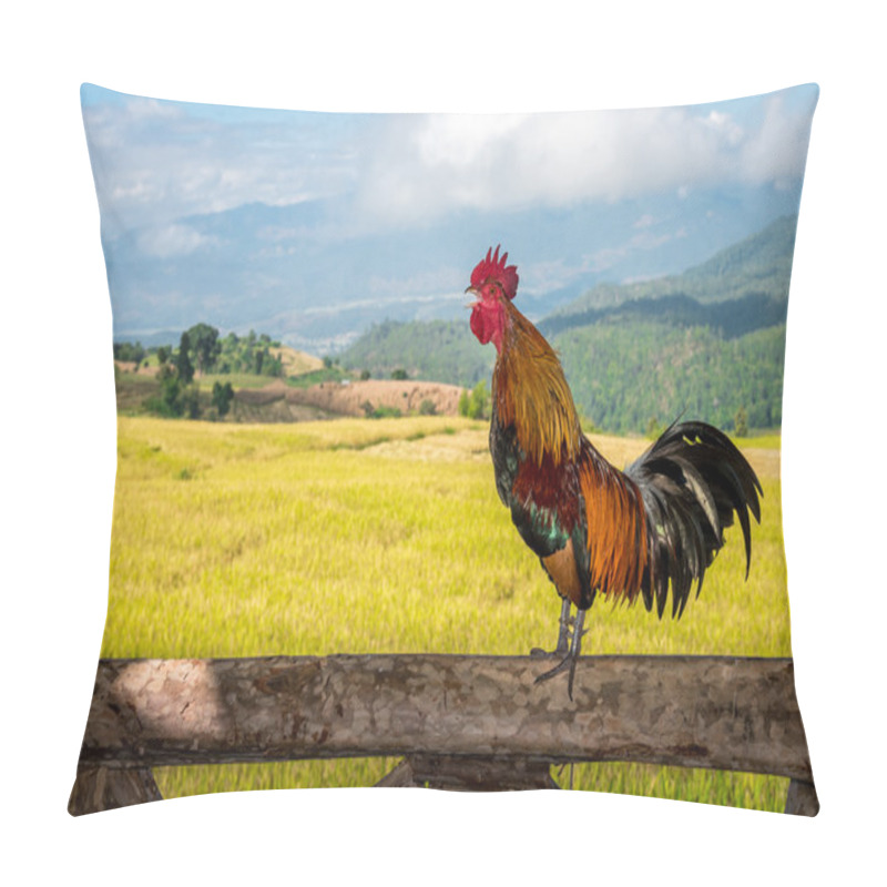 Personality  Rooster's Crowing On The Wooden Pole Pillow Covers