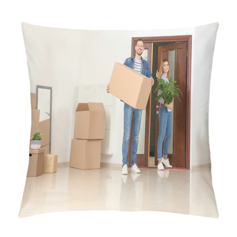 Personality  Couple Walking Into Their New House With Moving Boxes Pillow Covers