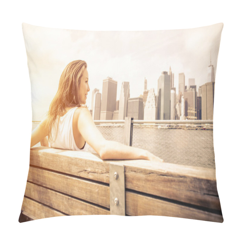 Personality  Beautiful Woman Enjoys View Pillow Covers