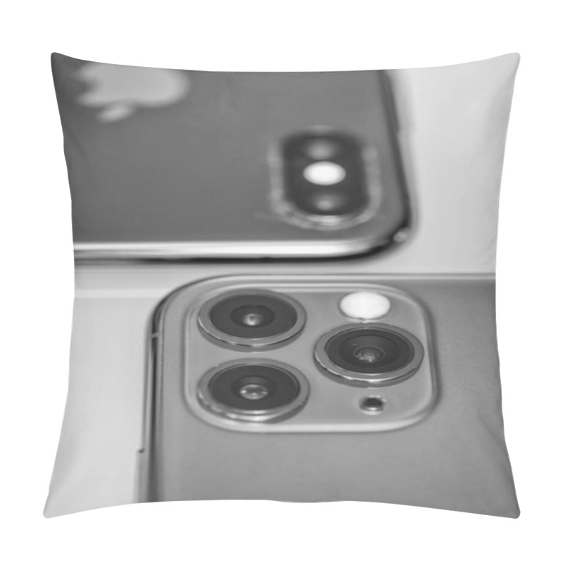 Personality  PISA, ITALY - SEPTEMBER 27, 2019: Apple IPhone Pro Max Midnight  Pillow Covers