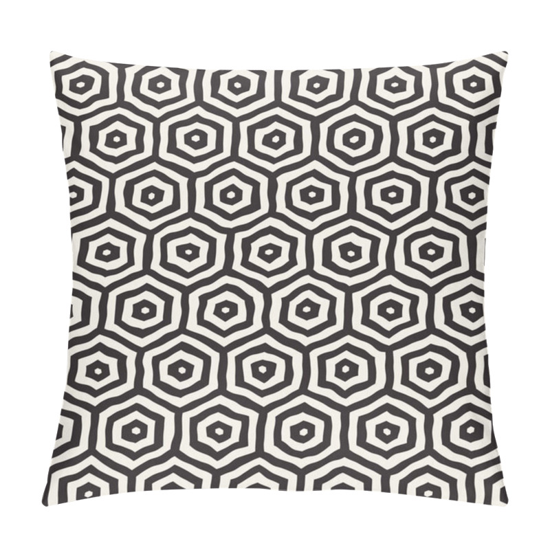 Personality  Seamless Black And White Pattern With Hexagon Lattice. Creative Monochrome Hand Drawn Honeycomb Background. Pillow Covers