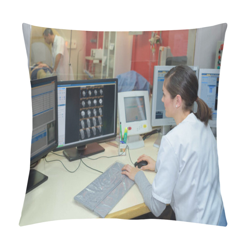 Personality  Female Doctor Programming Computer For Medical Scan Pillow Covers