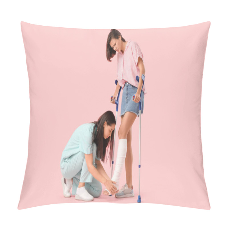 Personality  Young Woman With Broken Leg And Doctor On Pink Background Pillow Covers