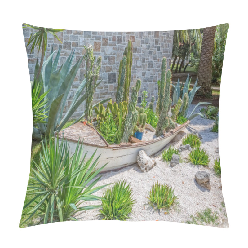 Personality  Garden Of Cactus Pillow Covers