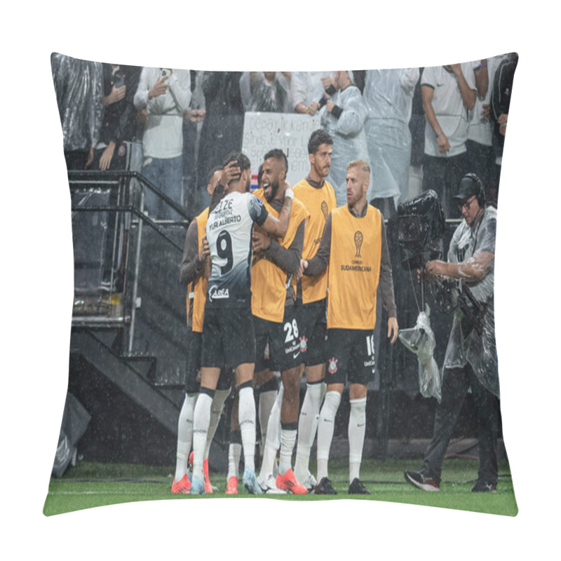 Personality  Sao Paulo (sp), Brazil 10/24/2024 - Yuri Alberto Celebrates His Goal In The Match Between Corinthians And Racing-arg, Valid For The First Leg Of The Conmebol Sulamericana Semifinal (ronaldo Barreto / Thenews2) Pillow Covers