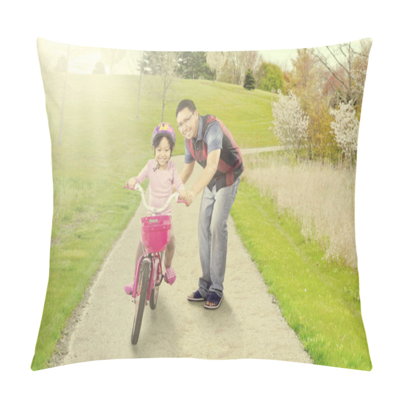 Personality  Dad Trains His Daughter To Ride A Bike Pillow Covers