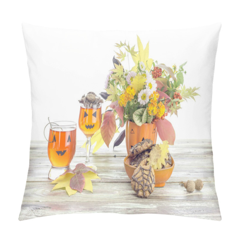 Personality  Decoration Of A Table For Autumn Holidays  Pillow Covers