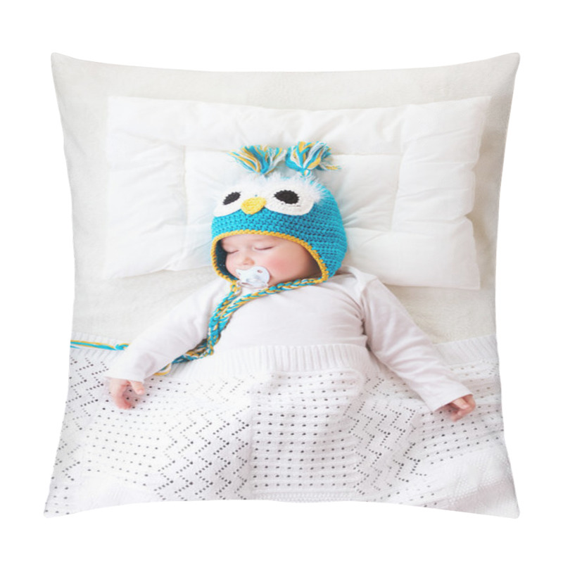 Personality  Seven Month Old Baby Sleeping In The Bed Pillow Covers