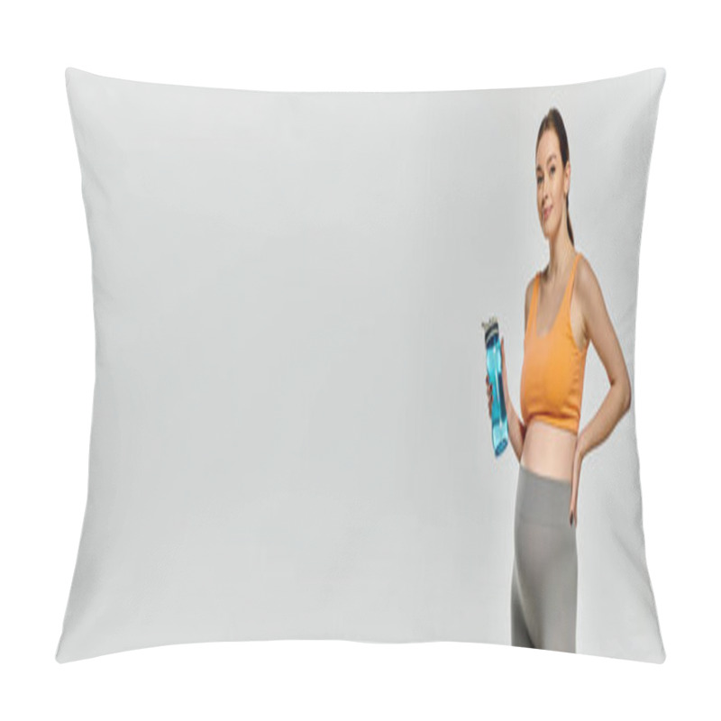 Personality  Sporty Pregnant Woman In Activewear Holds A Water Bottle While Staying Hydrated During Workout. Pillow Covers