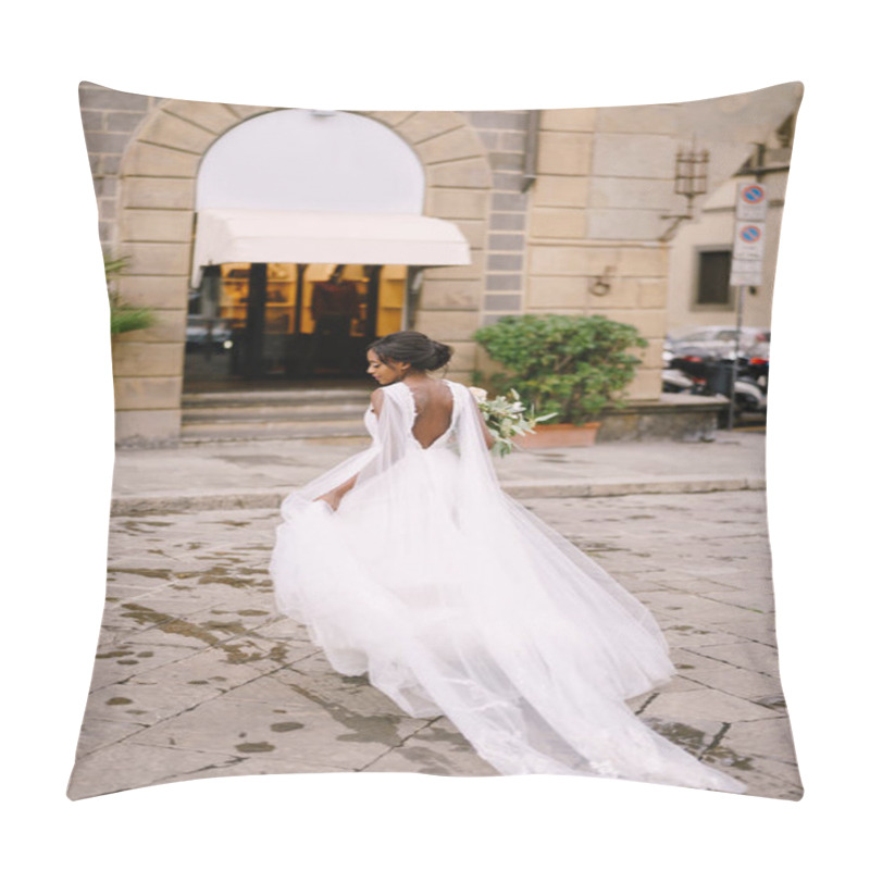 Personality  Wedding In Florence, Italy. African-American Bride In A White Dress With A Long Veil And A Bouquet In Her Hands. Pillow Covers