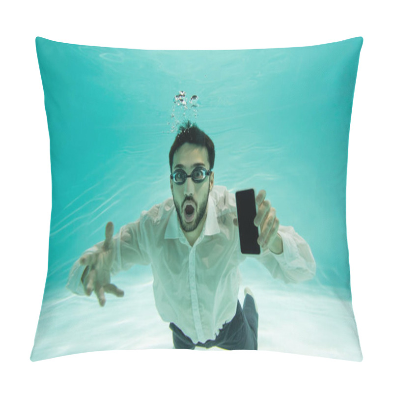 Personality  Excited Arabian Businessman In Goggles Holding Smartphone In Swimming Pool  Pillow Covers