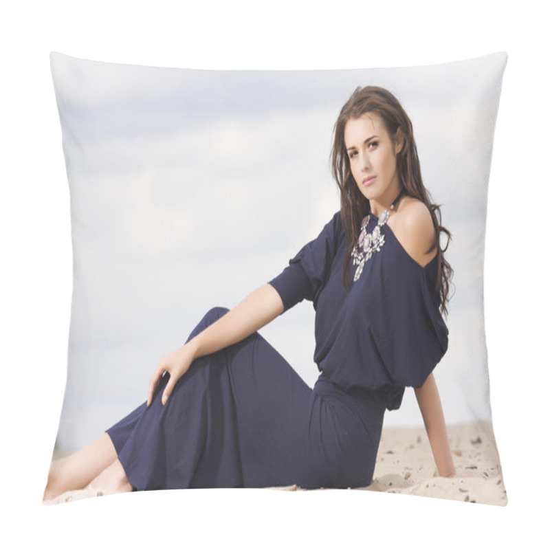 Personality  Attractive And Sensuality Woman Dancing In The Desert Pillow Covers