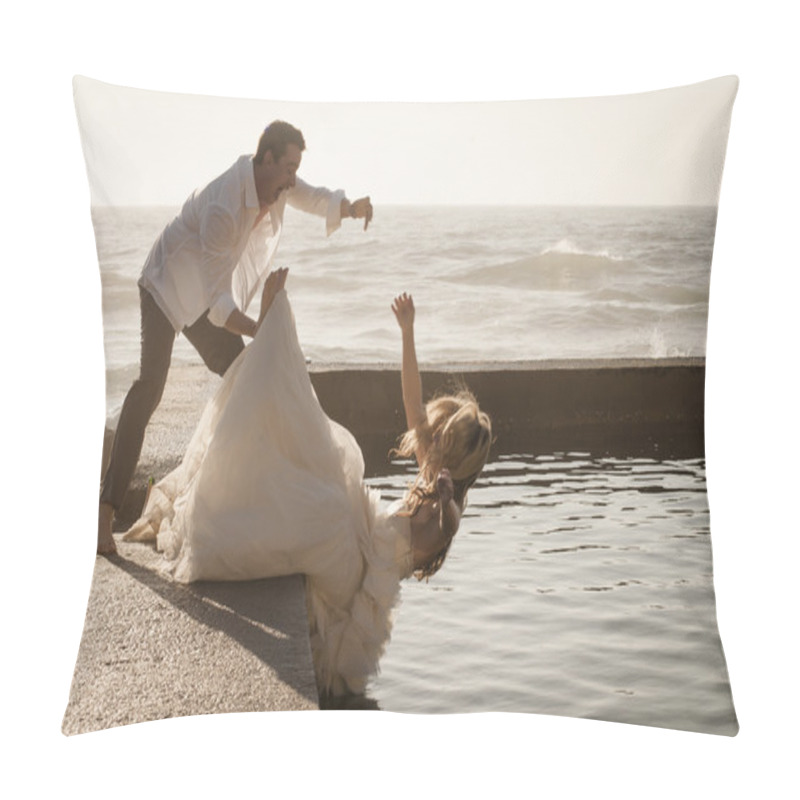 Personality  Groom Pushing Bride In Water Pillow Covers