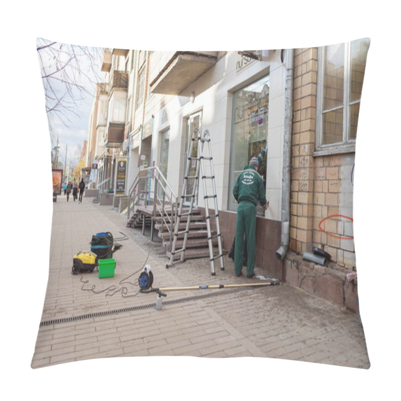 Personality  Krasnoyarsk, Krasnoyarsk Region / RF - October 30, 2018: Workers Of The Cleaning Company Are Engaged In Washing Windows And Cleaning The Facade After Repairing An Office In The Center Of Krasnoyarsk. Pillow Covers