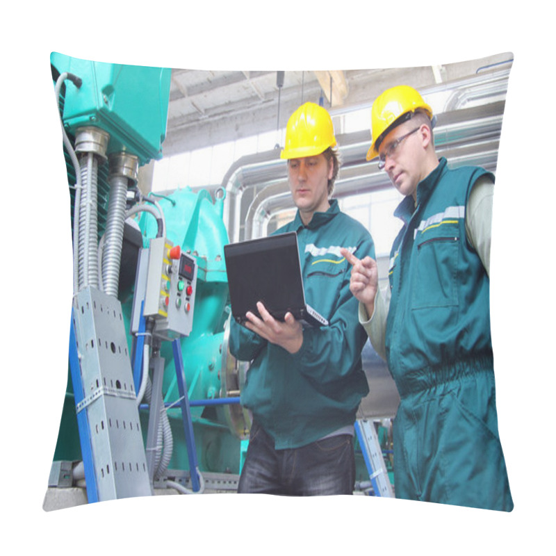 Personality  Industrial Workers With Notebook, Teamwork Pillow Covers