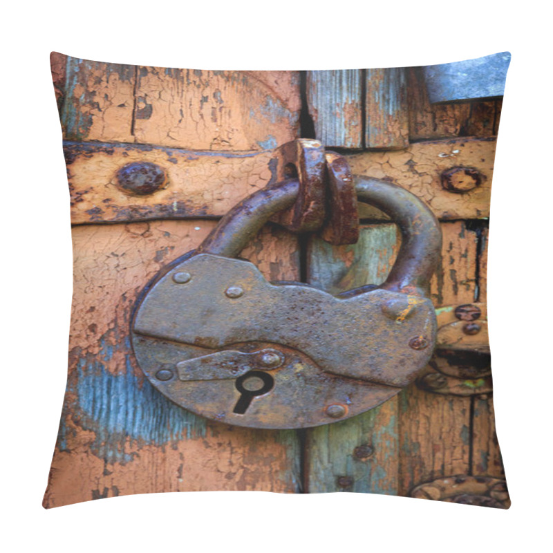 Personality  Old Lock On Wooden Door Pillow Covers