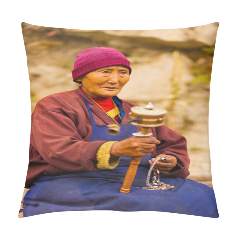 Personality  Tibetan Woman Pilgrim Praying Spinning Mani Wheel Pillow Covers