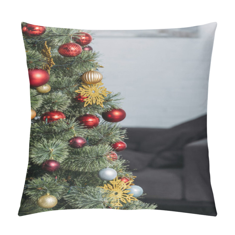 Personality   Christmas Tree With Red And Golden Baubles In Living Room Pillow Covers