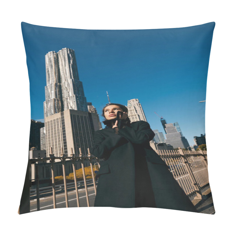 Personality  A Young Woman Poses On A New York City Street, Showcasing The Citys Skyline In The Background. Pillow Covers