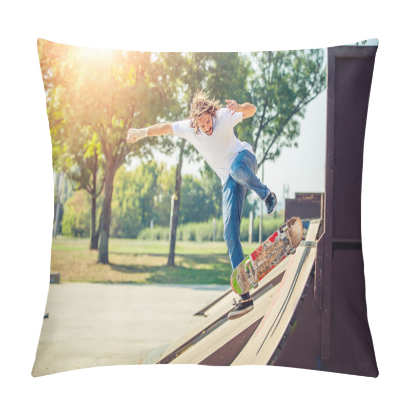 Personality  Young Man Riding Skate At Park And Falling Down Pillow Covers