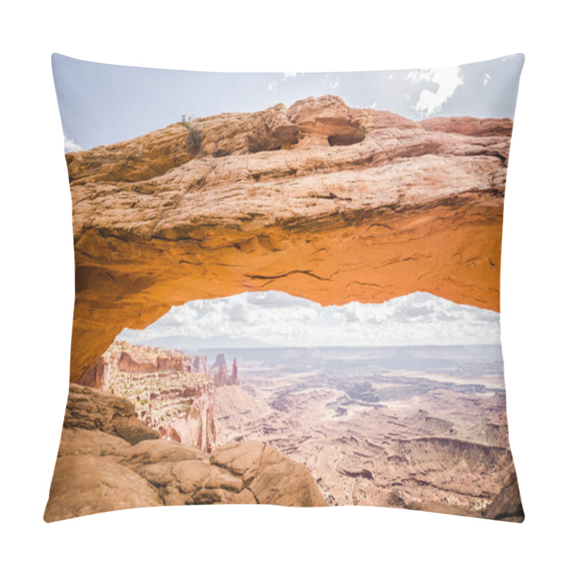 Personality  Mesa Arch At Sunrise, Canyonlands National Park, Utah, USA Pillow Covers