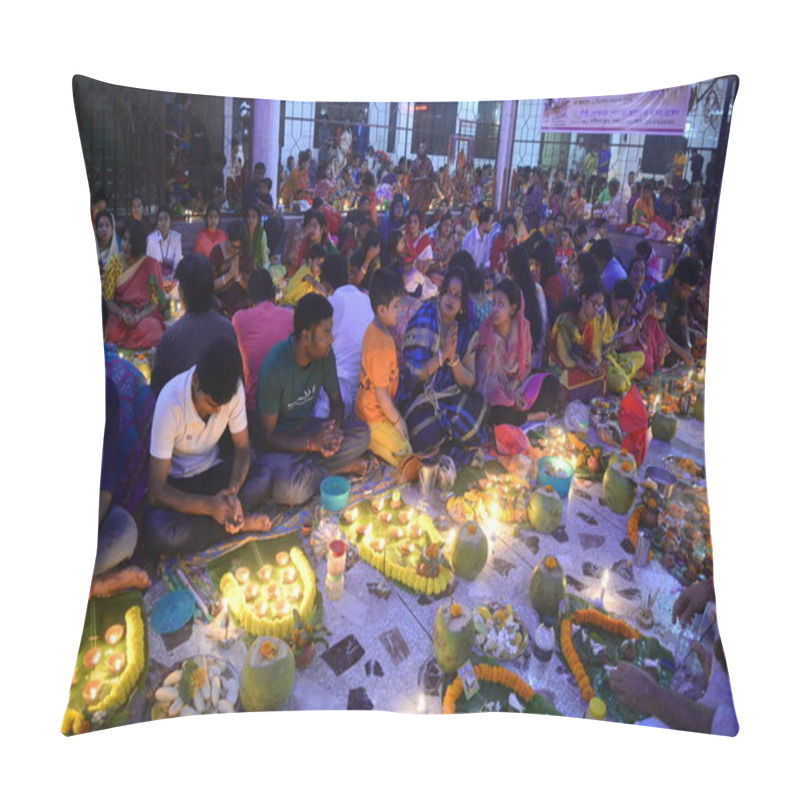 Personality  Hundreds Of Hindus Devotee Sits With Light Candle To Celebrate A Religious Hindu Festival Rakher Upabas At Shamibag Loknath Dham In Dhaka, Bangladesh, On November 14, 2017. Sit In Front Of Candles Light And Absorb In Prayer Lokenath Brahmachari. Pillow Covers