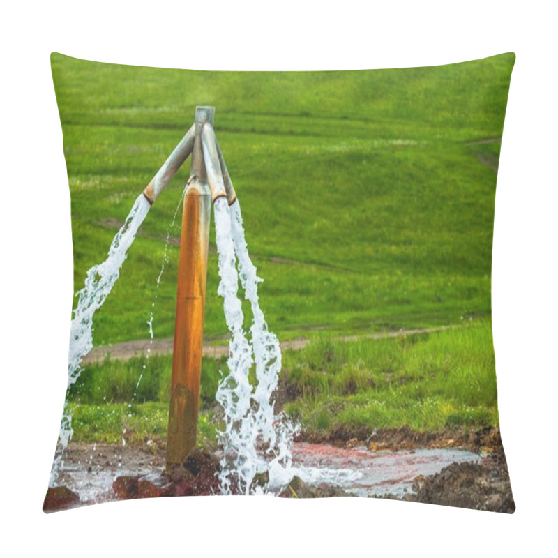 Personality  Water Flowing From Outdoor Tap Pillow Covers