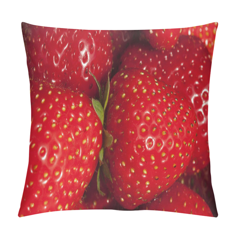 Personality  Background Of Luscious Ripe Red Strawberries Pillow Covers