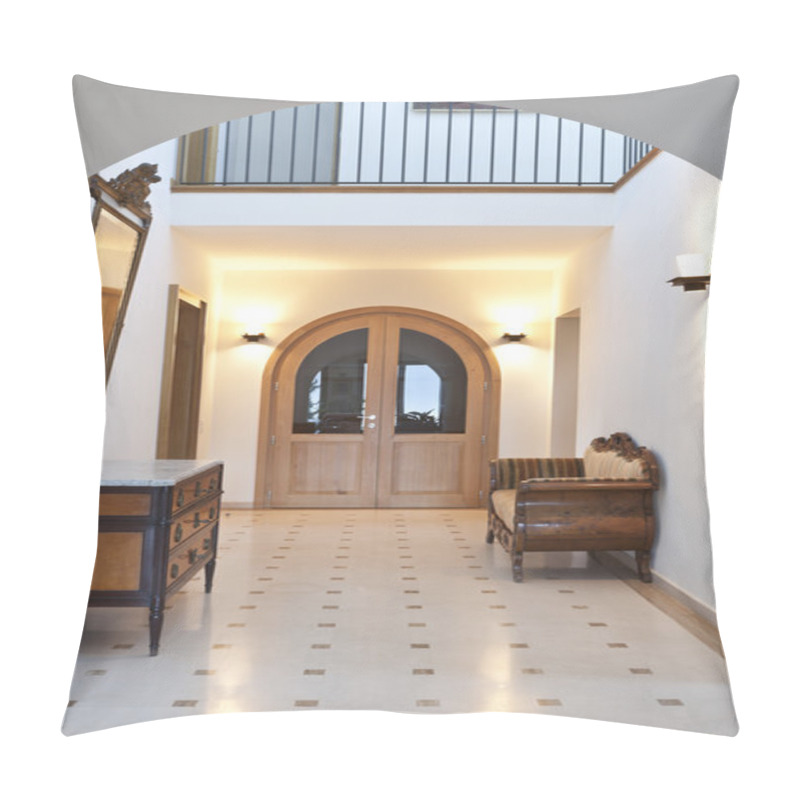 Personality  Corridor With Antique Sofa Pillow Covers