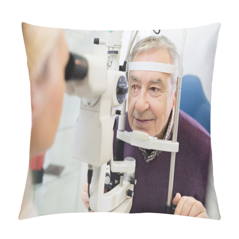 Personality  Eye Specialist Determines Distance Of Eyes Pupil To Patient Pillow Covers