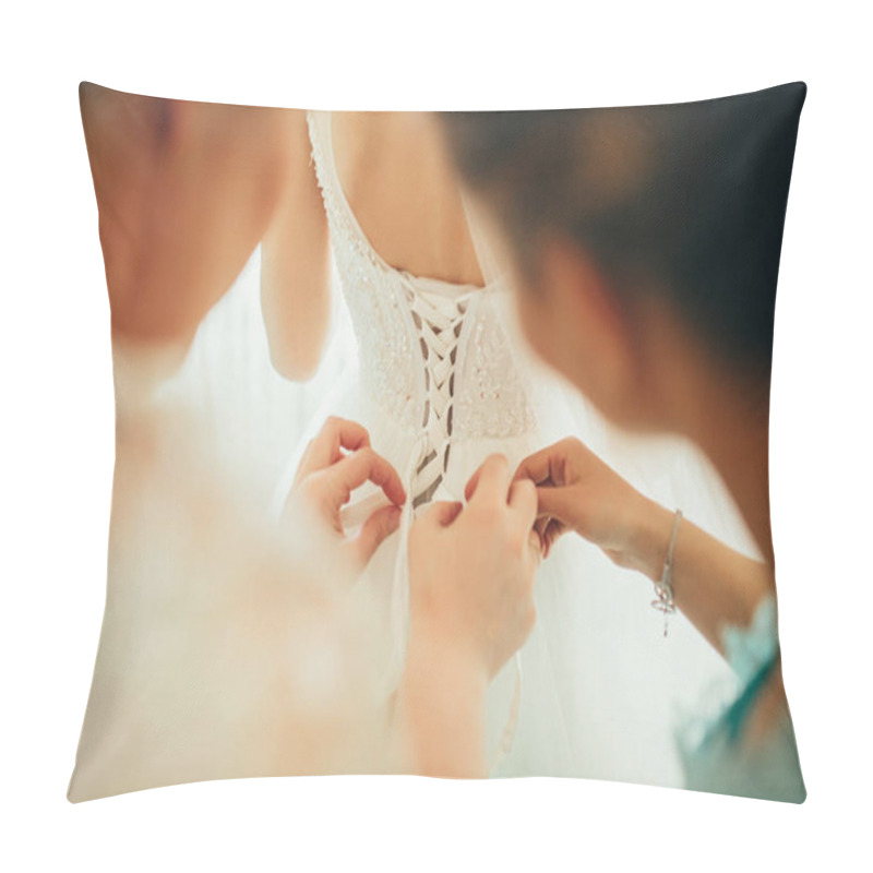 Personality  Bridesmaids Helping Lacing Up Dress Pillow Covers