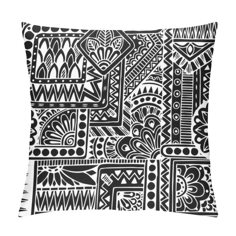 Personality  Seamless Ethnic Doodle Black And White Background Pattern In Vector. Pillow Covers