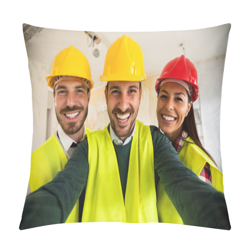 Personality  Funny Architects Workers Taking Selfie At Contruction Site Pillow Covers