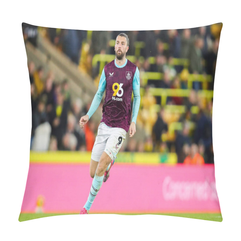 Personality  Jay Rodriguez Of Burnley In Action During The Sky Bet Championship Match Norwich City Vs Burnley At Carrow Road, Norwich, United Kingdom, 15th December 2024 Pillow Covers