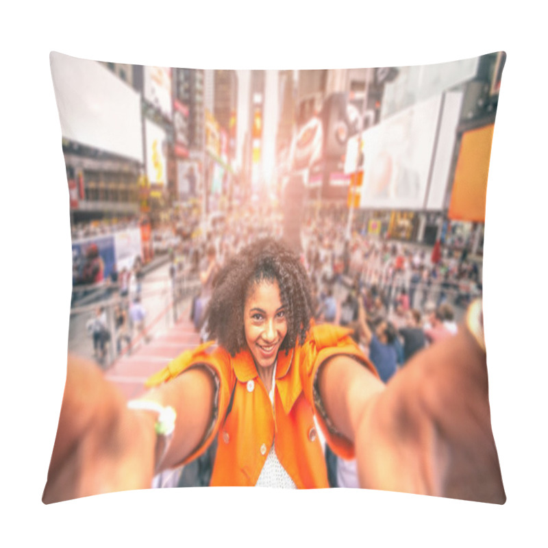 Personality  Selfie At Times Square, New York Pillow Covers