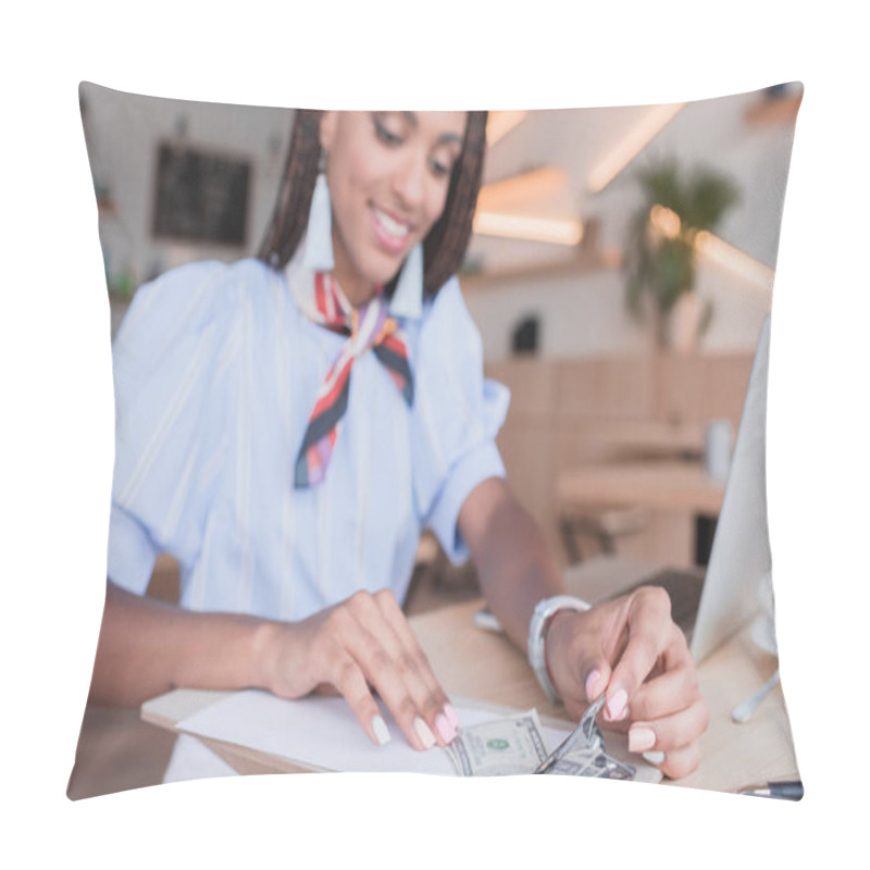 Personality  Woman Paying With Cash In Cafe Pillow Covers