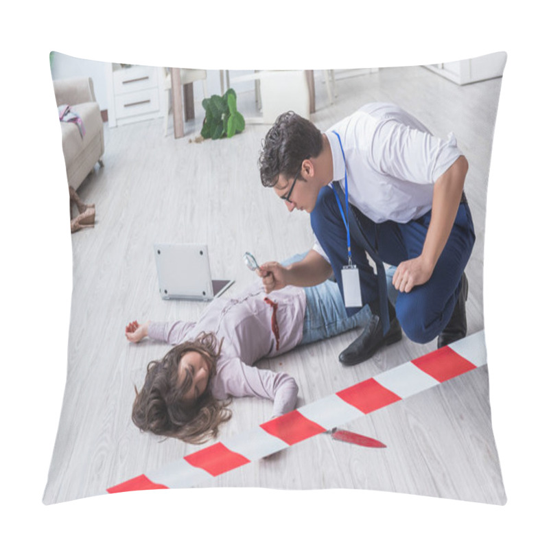 Personality  Forensic Investigator At The Crime Scene Investigating Woman Mur Pillow Covers