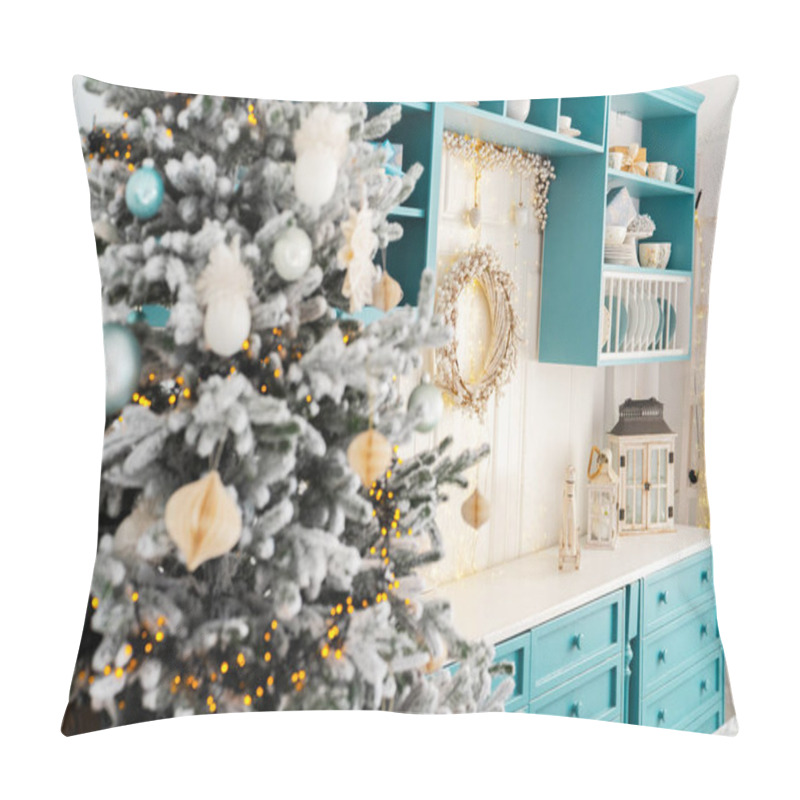 Personality  A Beautifully Arranged Living Room Features A Snowy Christmas Tree Adorned With Ornaments, Surrounded By Elegant Decorations And Soft Lighting, Creating A Warm Holiday Atmosphere. Pillow Covers